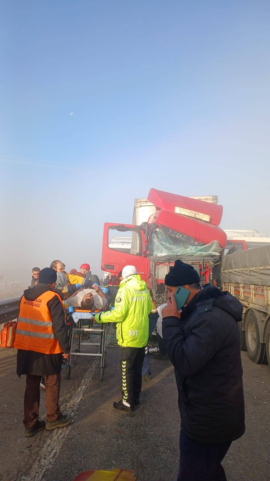 Konya'da TIR'lar dahil birçok araç birbirine girdi! Çok sayıda ekip sevk edildi 4